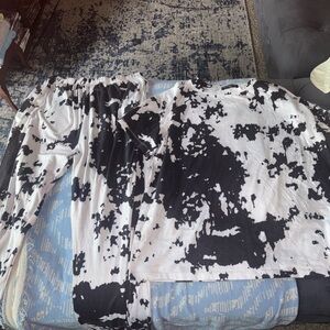 Romantic Hut Cow Print Set in Black & White